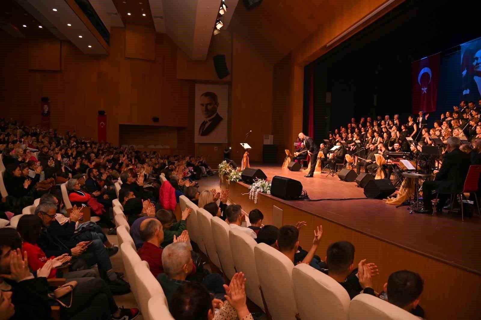 Manavgat Belediyesi THM Korosundan arabesk konseri