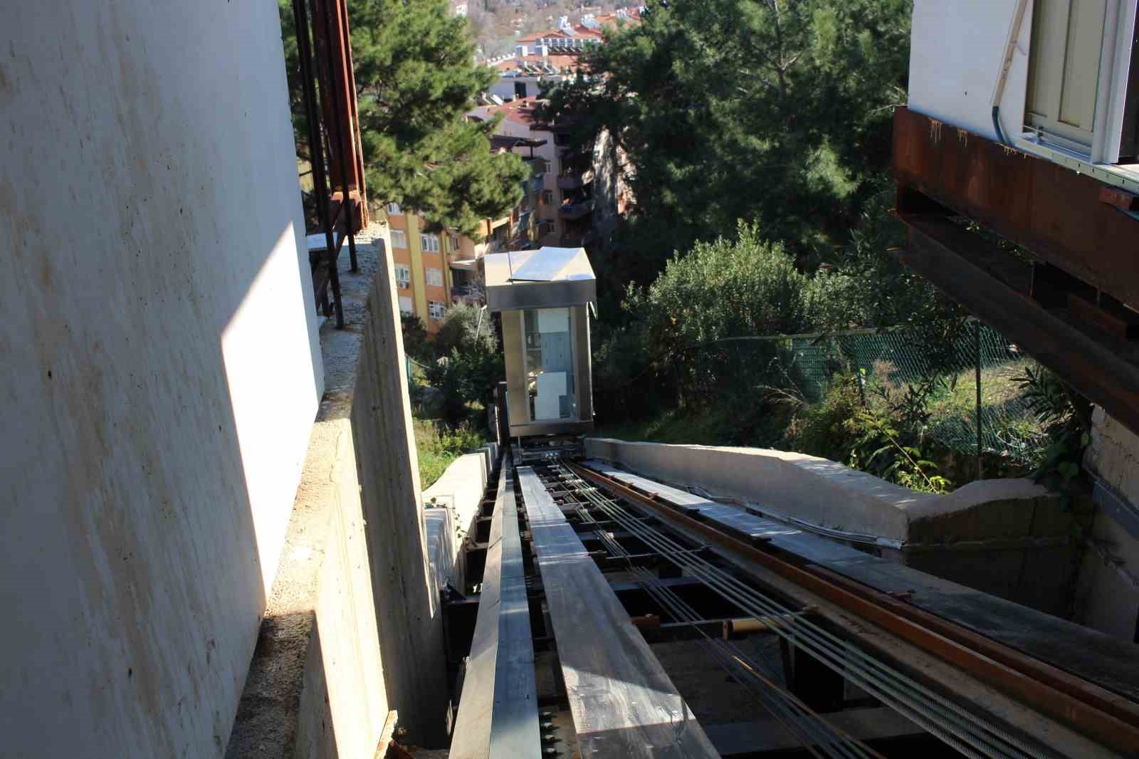 Manavgat Türkbeleni'nde panoramik asansörler tamir ediliyor