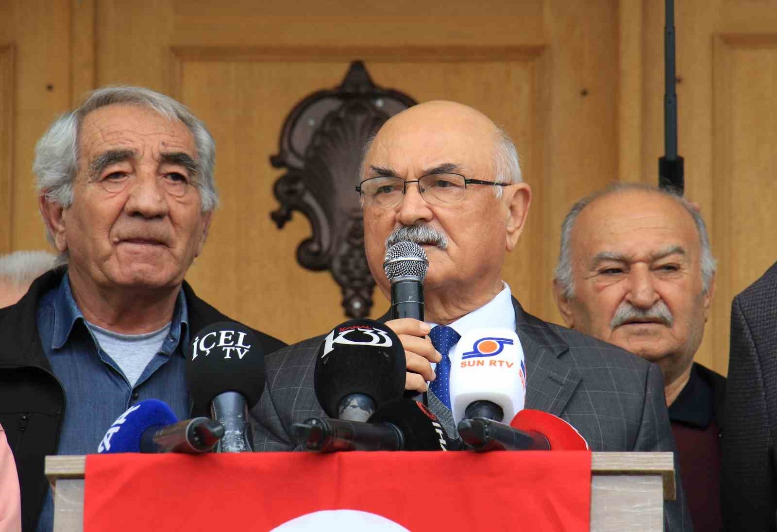 Mersin'de Alevi dernekleri CHP'li Başarır'ı protesto etti