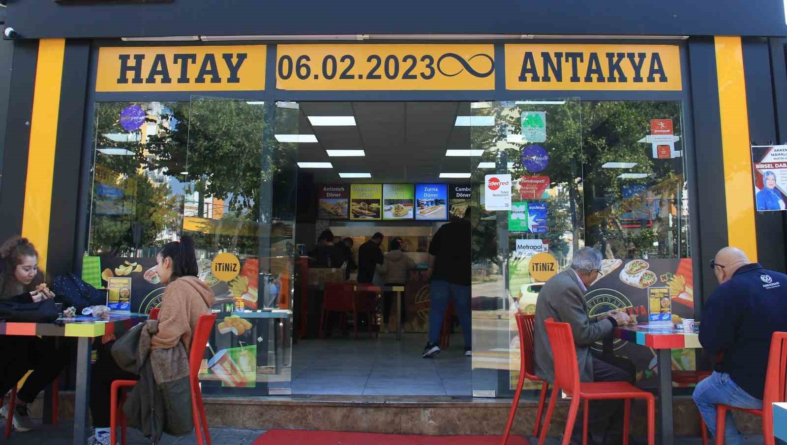 Mersin'de depremzedeler anısına 300 kilo döner ücretsiz dağıtıldı