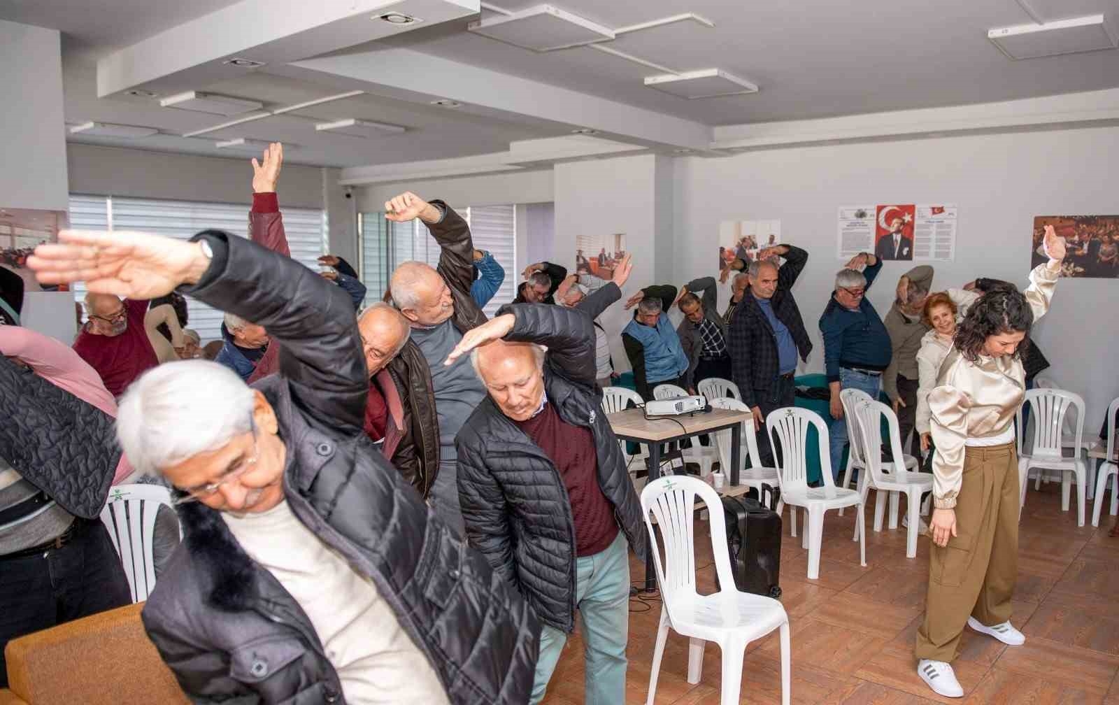 Mersin'de emekliler kansere karşı bilgilendirildi