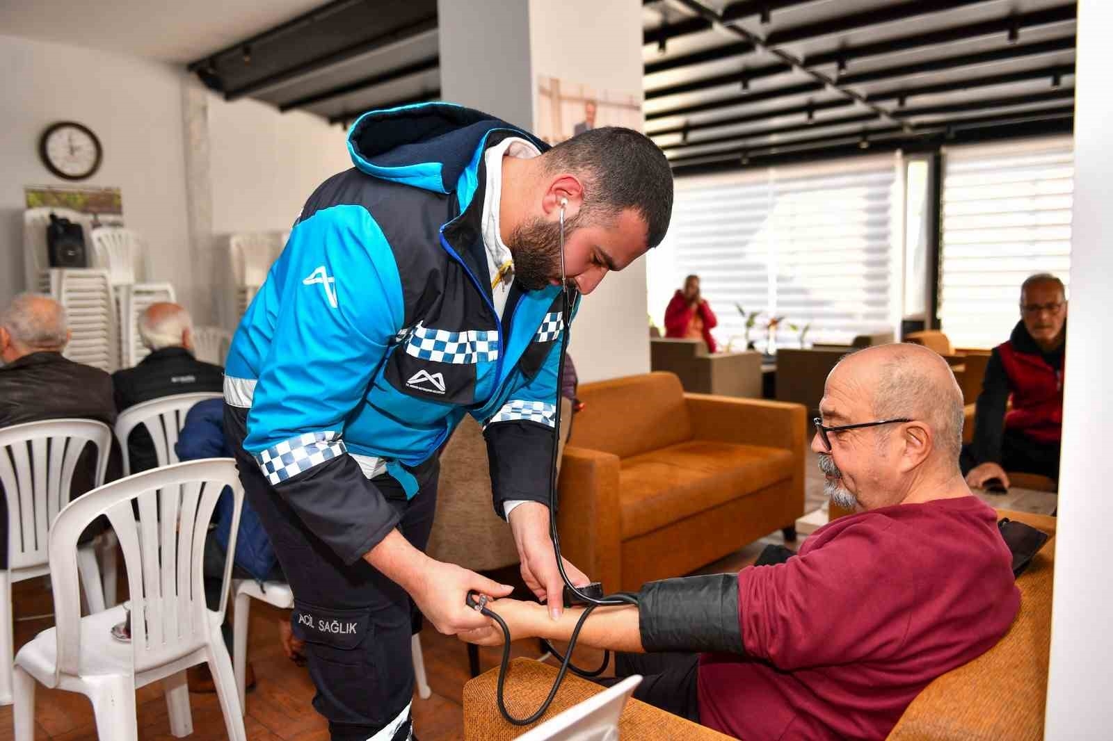 Mersin'de emekliler kansere karşı bilgilendirildi