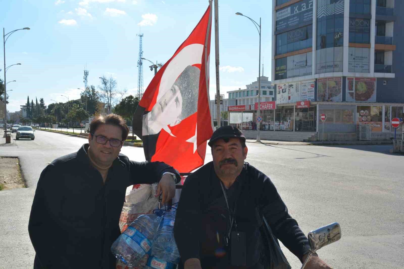 Mimar Emre Afacan, sahanın yanında sosyal medyada vatandaşla buluşuyor