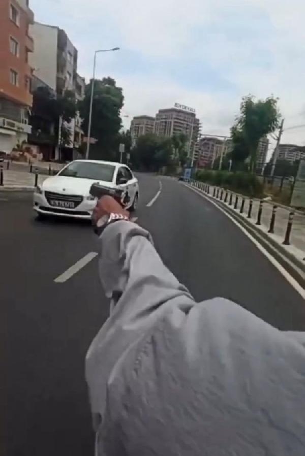 Motosikletli maganda havaya ateş edip o anları sosyal medyada paylaştı 