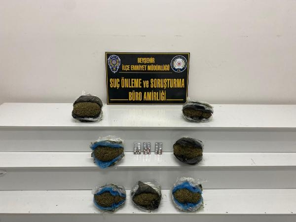 Otobüsteki yolcunun valizinden 8 kilo esrar çıktı
