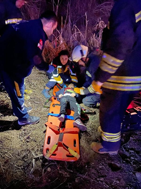 Otomobil, şarampole yuvarlandı; 1'i bebek, 1'i çocuk 3 ölü, 3 yaralı