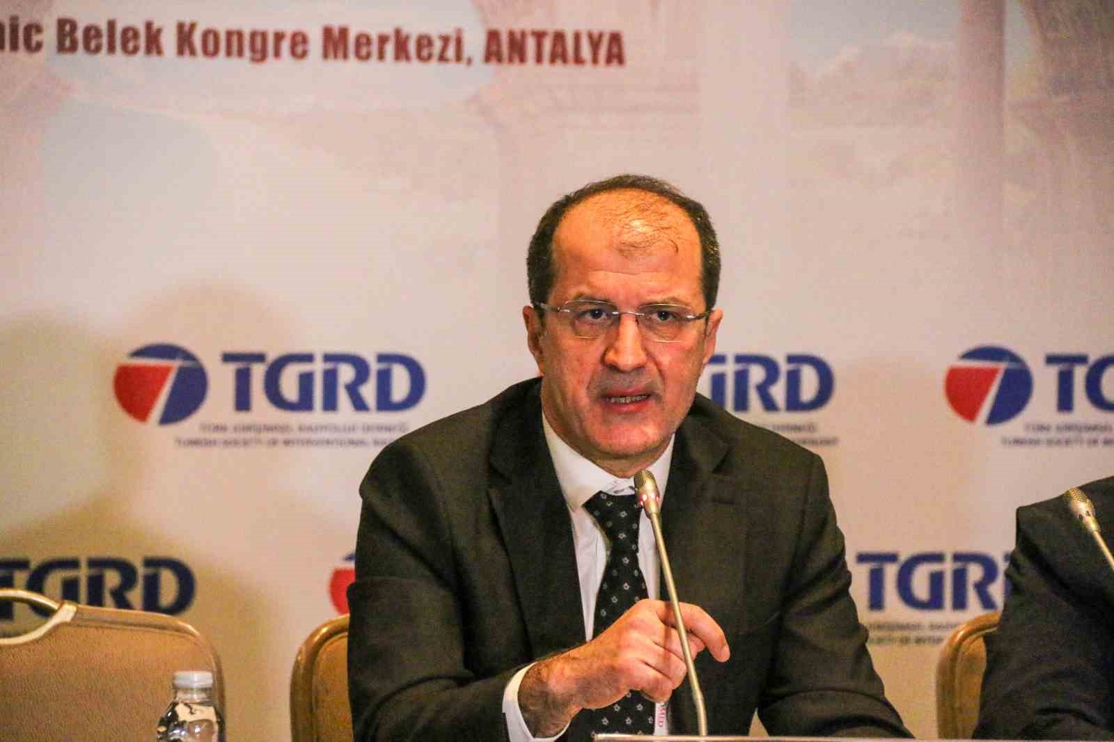 Prof. Dr. Levent Oğuzkurt: "Toplardamar pıhtılarında kritik süre ilk 15 gün"