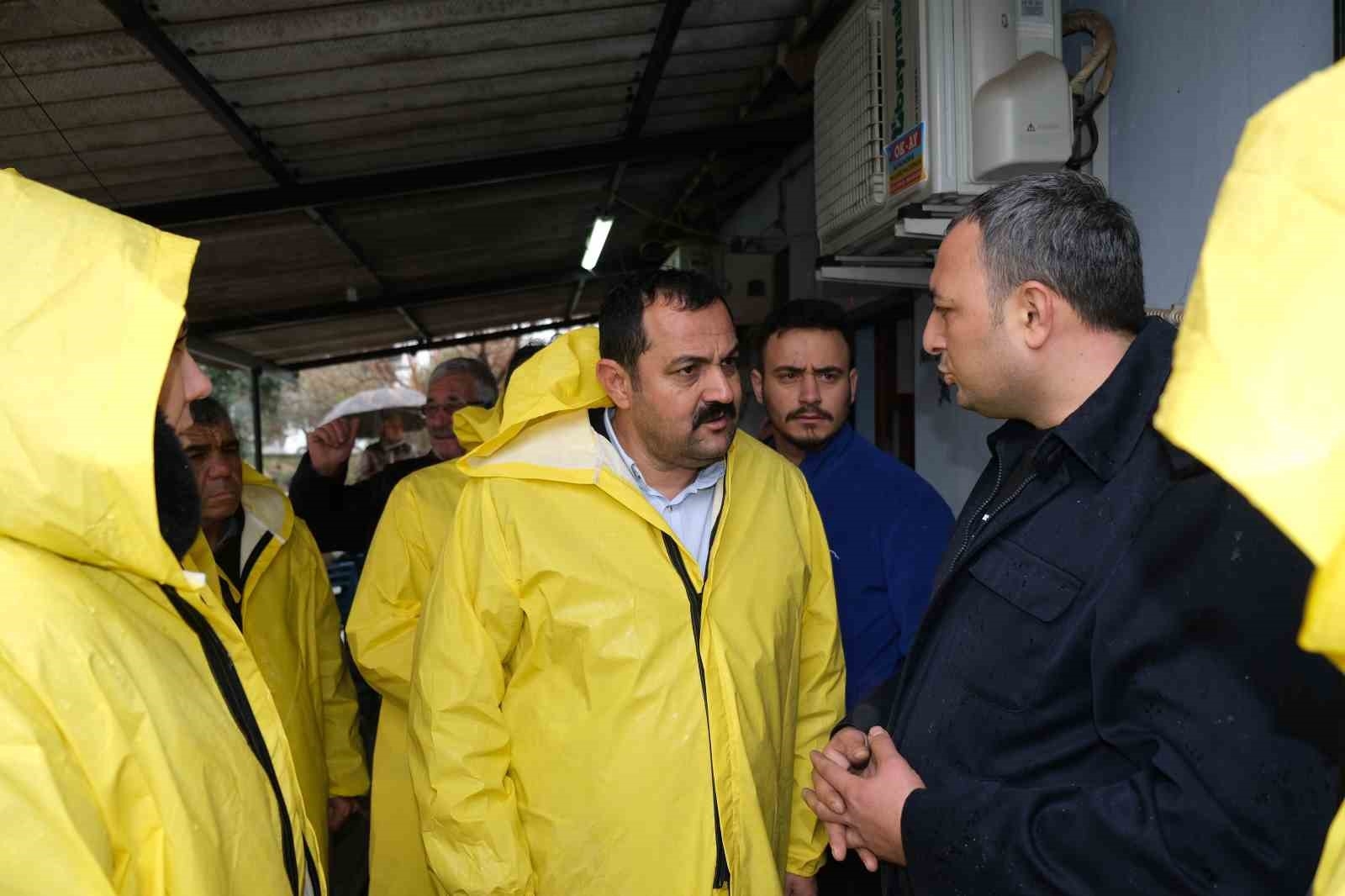 Rıza Sümer: "Devletimiz tüm kurum ve imkanlarıyla çalışmalarını aralıksız sürdürüyor"