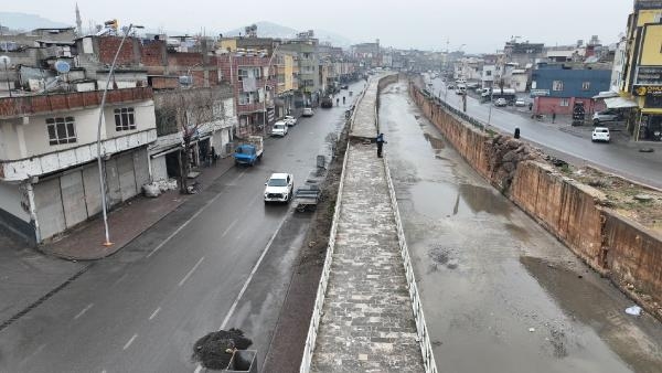 Sağanak yağış; dere taştı, Karayolu ulaşıma kapatıldı