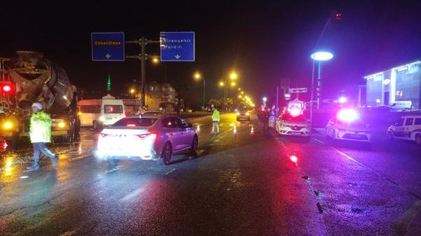 Sağanak yağış; dere taştı, Karayolu ulaşıma kapatıldı