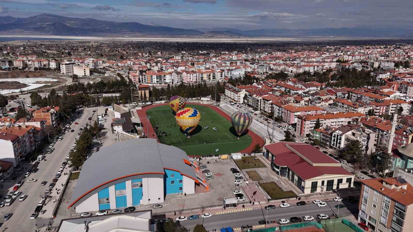 Salda Gölü'nün muhteşem manzarası sıcak hava balonlarıyla birleşecek