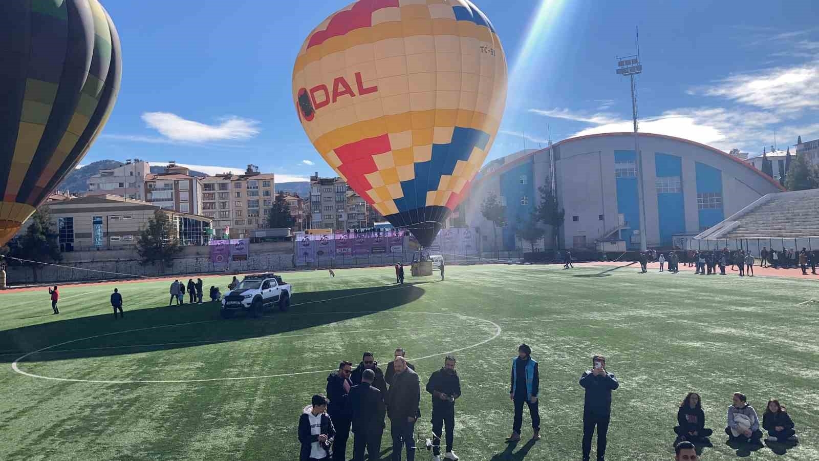 Salda Gölü'nün muhteşem manzarası sıcak hava balonlarıyla birleşecek