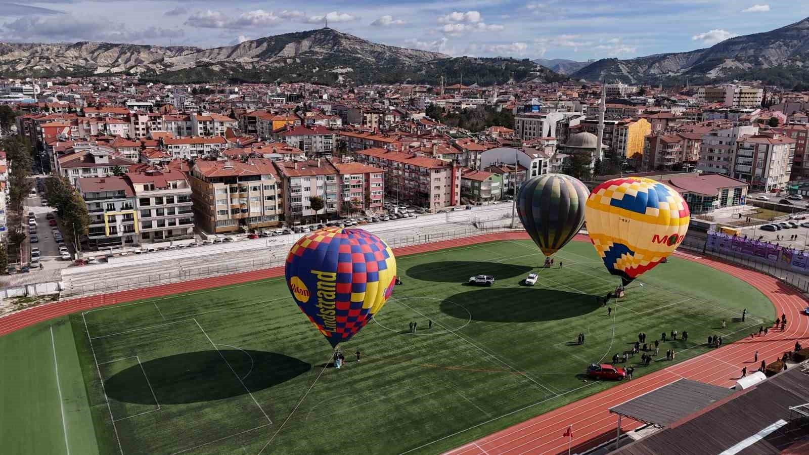Salda Gölü'nün muhteşem manzarası sıcak hava balonlarıyla birleşecek