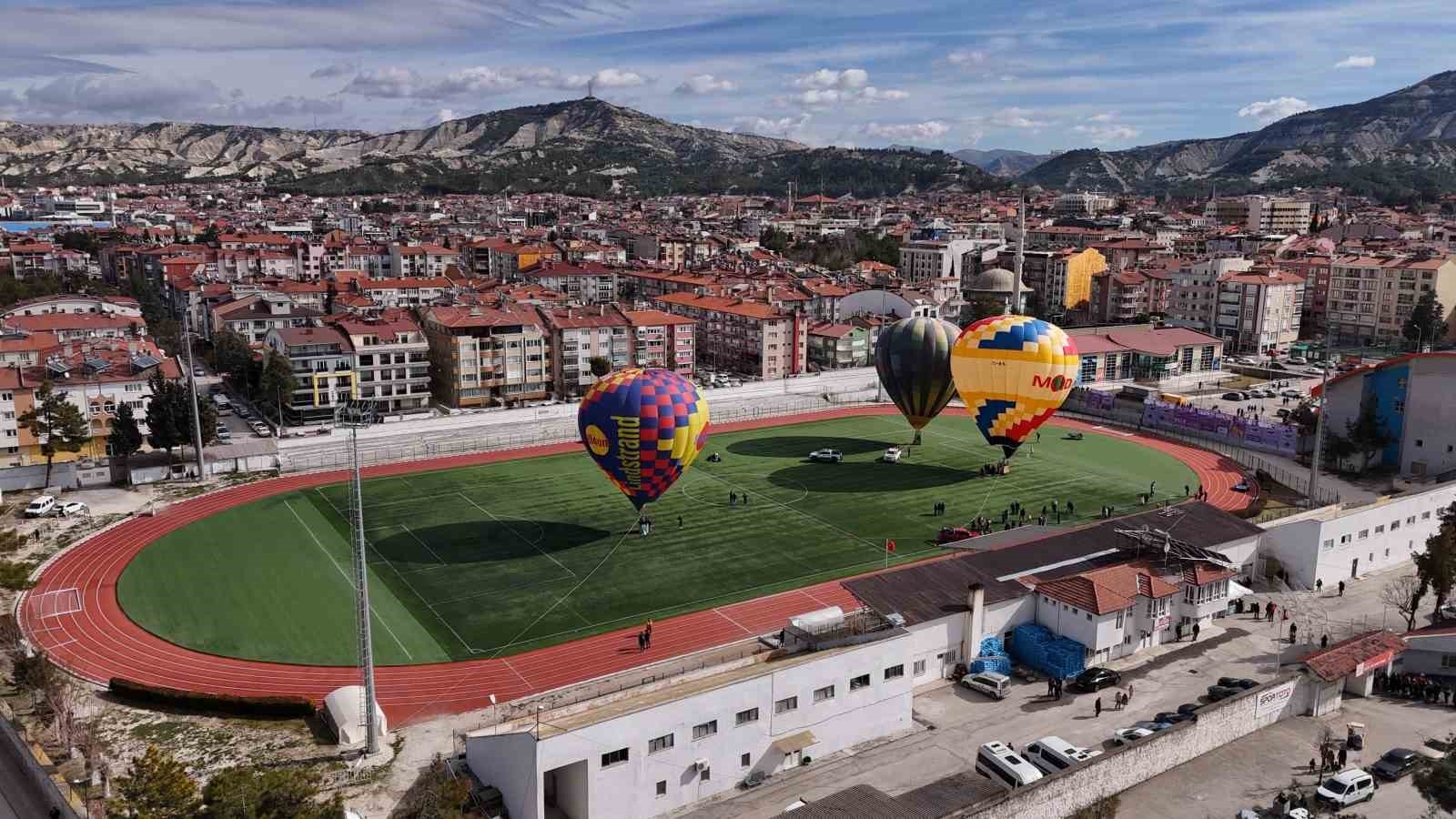 Salda Gölü'nün muhteşem manzarası sıcak hava balonlarıyla birleşecek