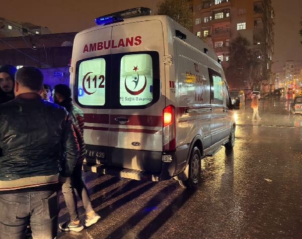 Sokakta yürürken silahlı saldırıda yaralandı