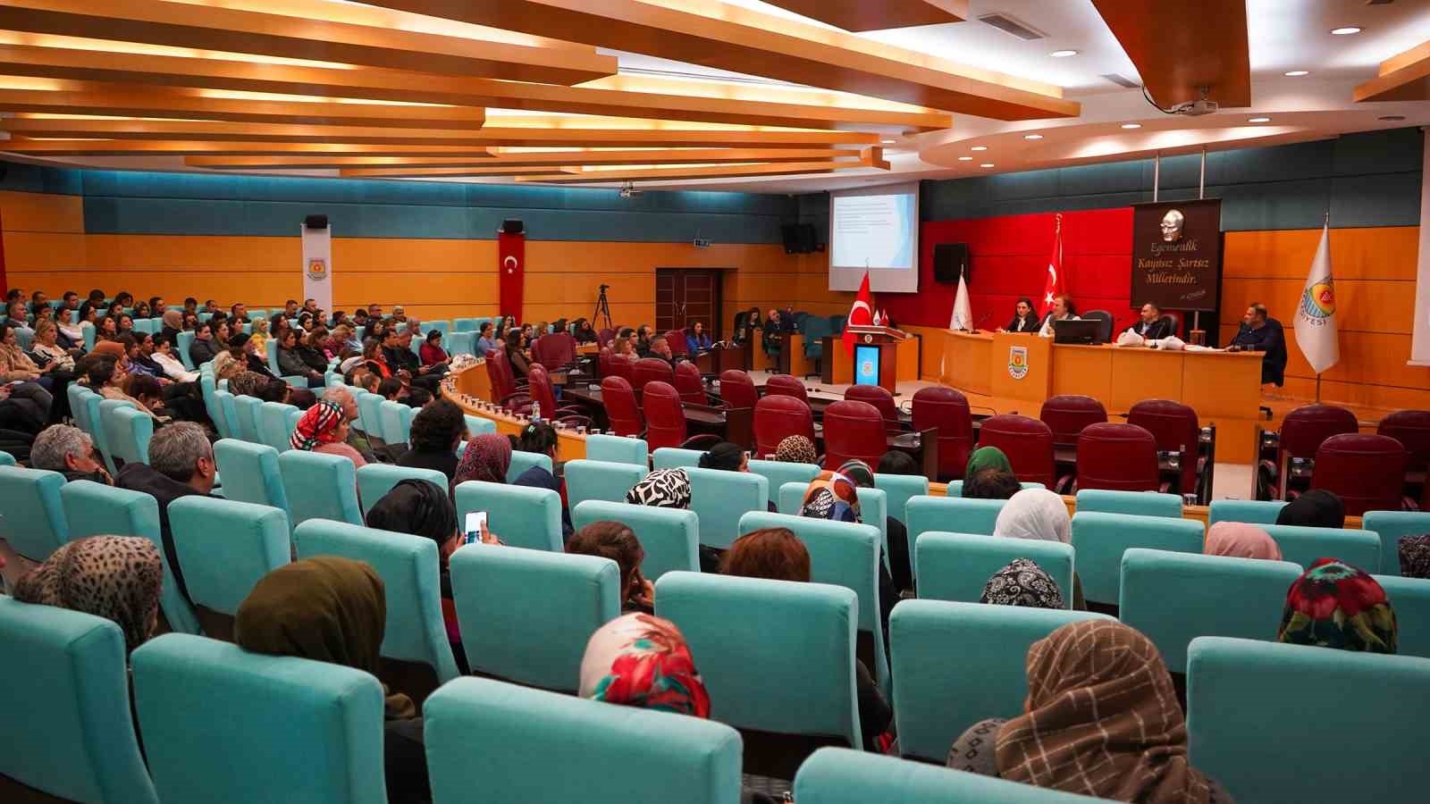 Tarsus'ta "Kanser Değil, Sen Güçlüsün" konulu söyleşi düzelendi