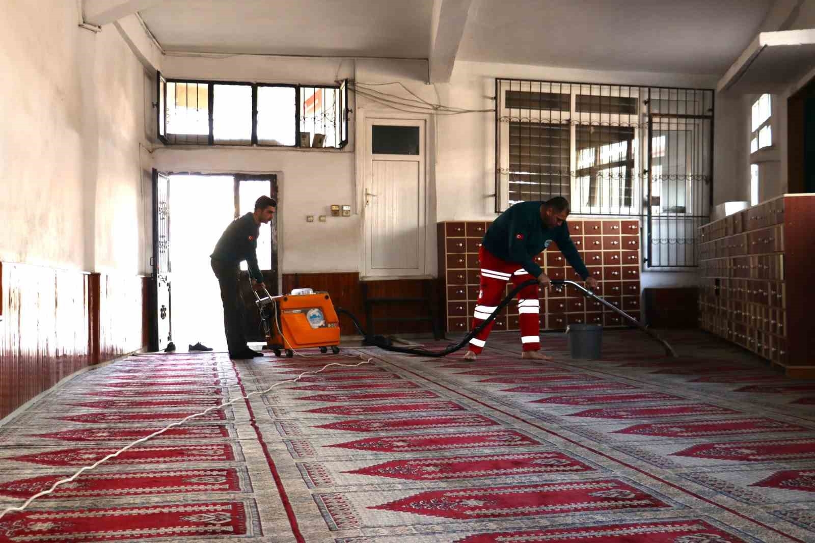 Toroslar'da camiler Ramazan ayına hazırlanıyor