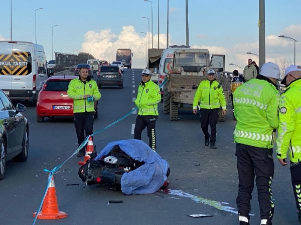 traktöre çarpan motosikletin sürücüsü öldü