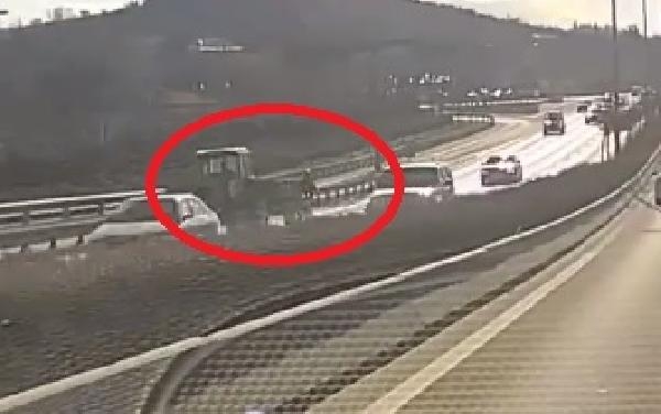 traktöre çarpan motosikletin sürücüsü öldü