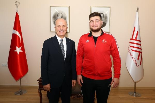 YÖK Başkanı Özvar: Vakıf üniversitelerindeki burslu milli sporcu kontenjanını artıracağız