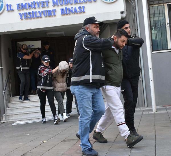 Yüksek kar vaadiyle vurgun iddiasında holding sahibi ve eşinin de bulunduğu 27 kişiye tutuklama