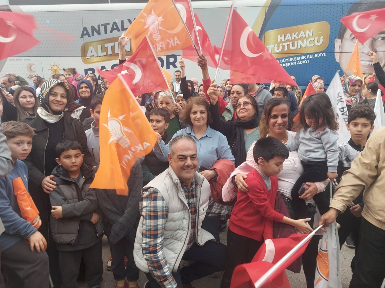 Özdemir Manavoğlu çalışmalarını sürdürüyor