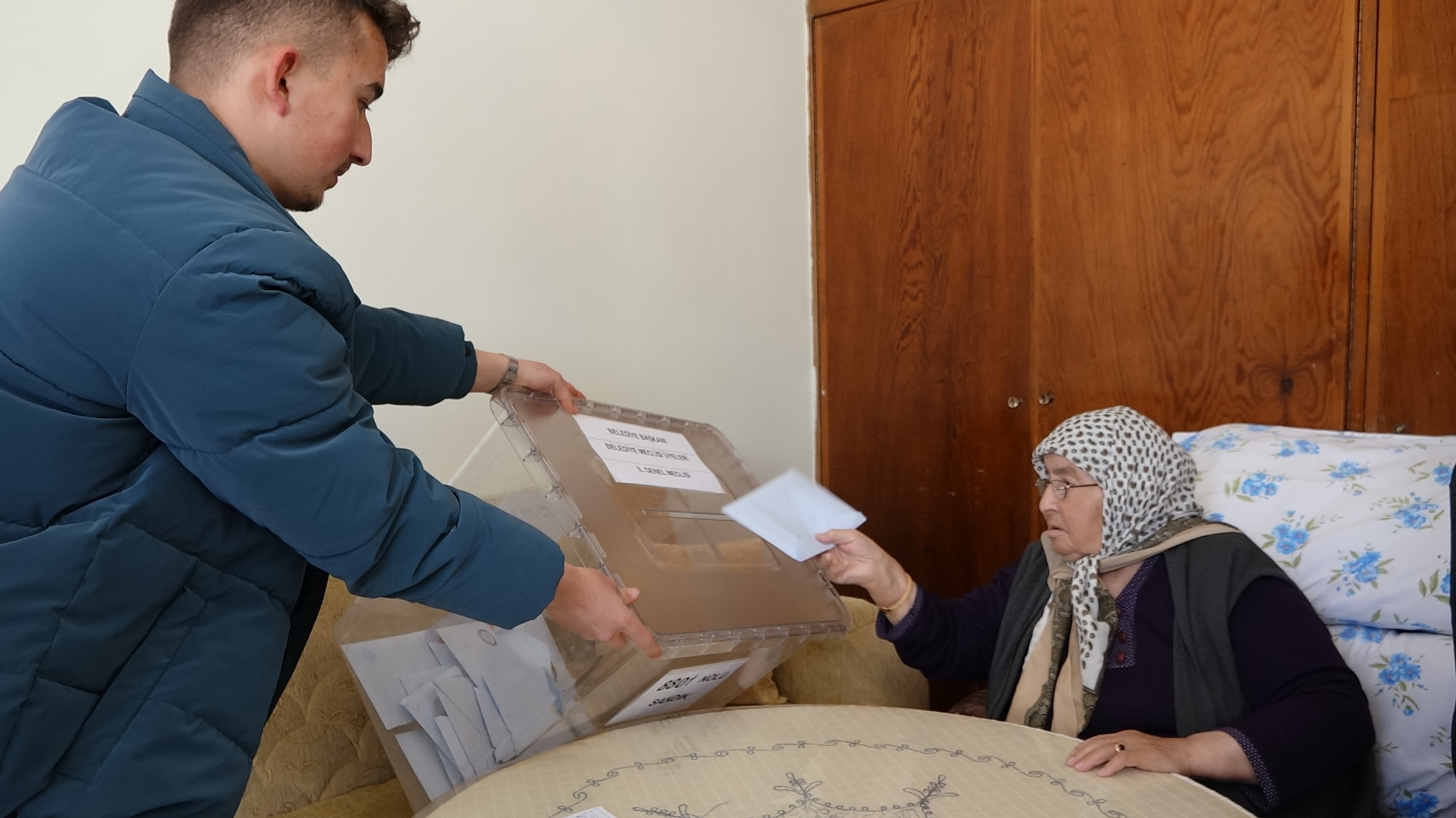 23 seçmen seyyar sandıkta oy kullandı