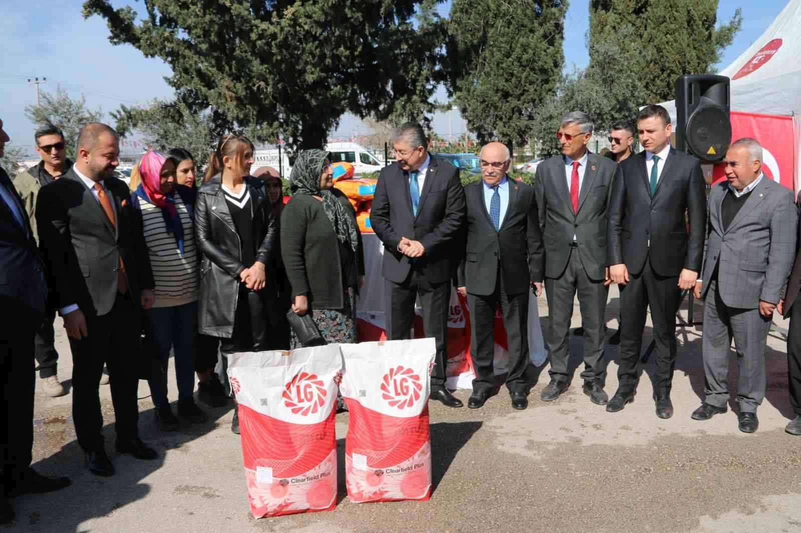 500 çiftçiye Ayçiçek tohumu dağıtıldı