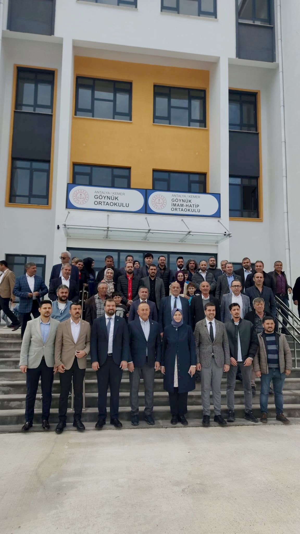 Göynük’te iki okul bayram sonrasını bekliyor