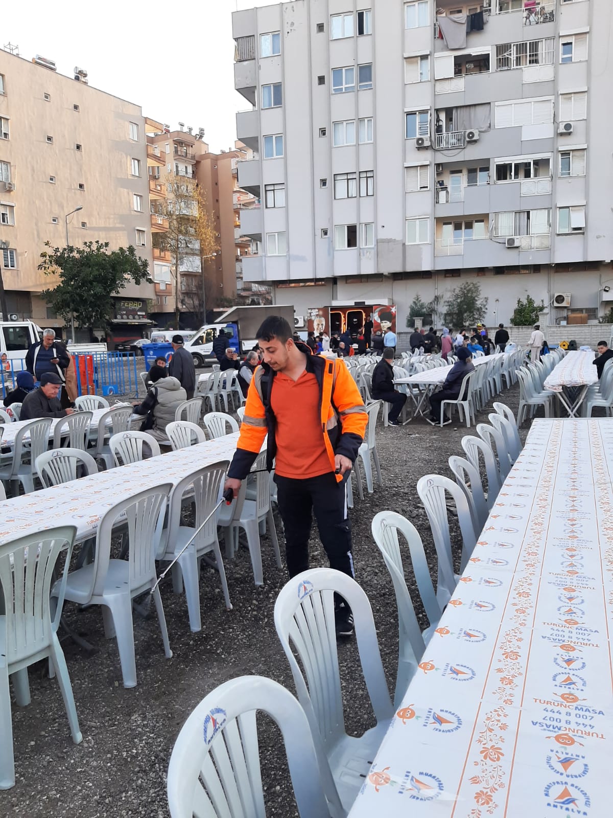 İftara gül sulu hazırlık