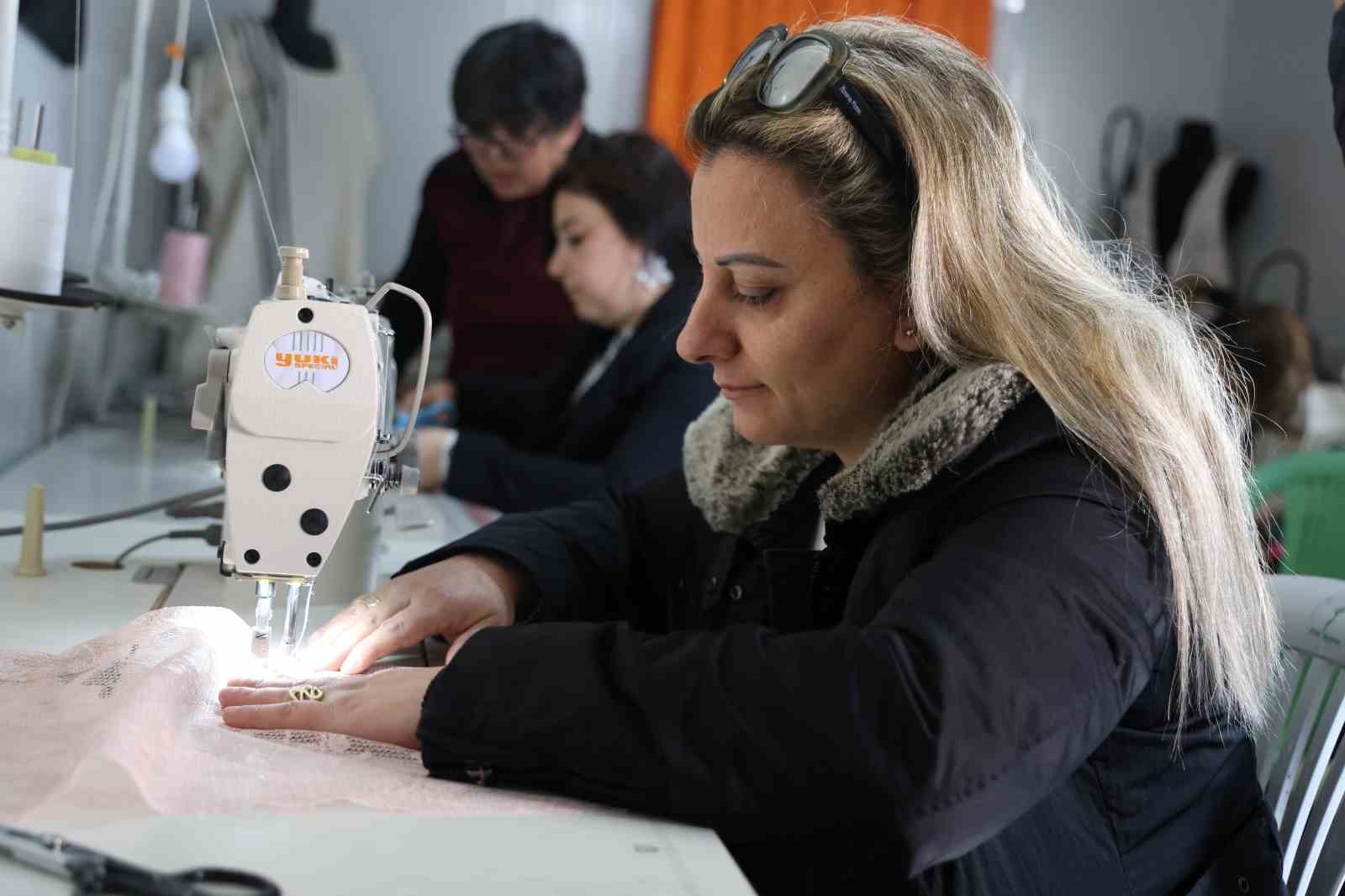 Afetzede kadınlar, ilmik ilmik deprem psikolojisinden kurtuluyor