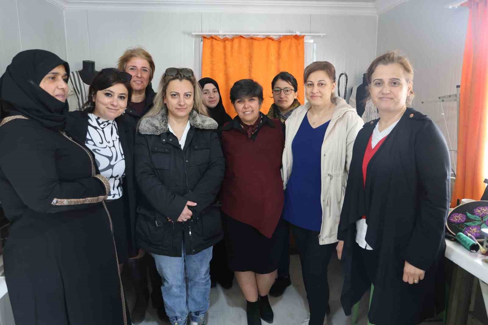 Afetzede kadınlar, ilmik ilmik deprem psikolojisinden kurtuluyor