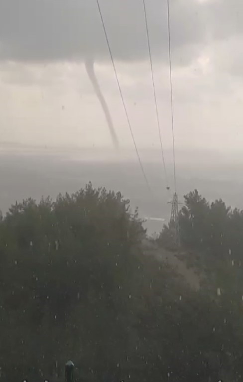 Alanya'da aynı anda 5 hortum ve dolu yaşandı