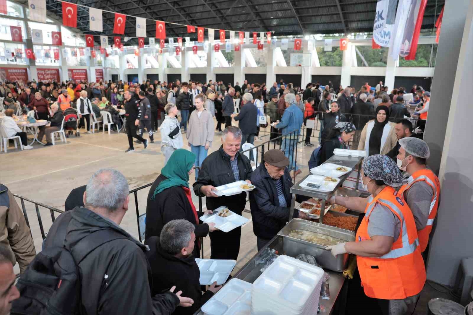 Antalya Büyükşehir Belediyesi'nden iftar sofrası