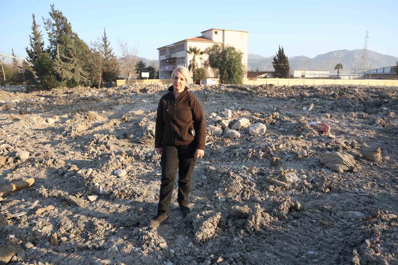 Asrın felaketinde evladı kucağında can veren annenin anlattıkları yürekleri burktu