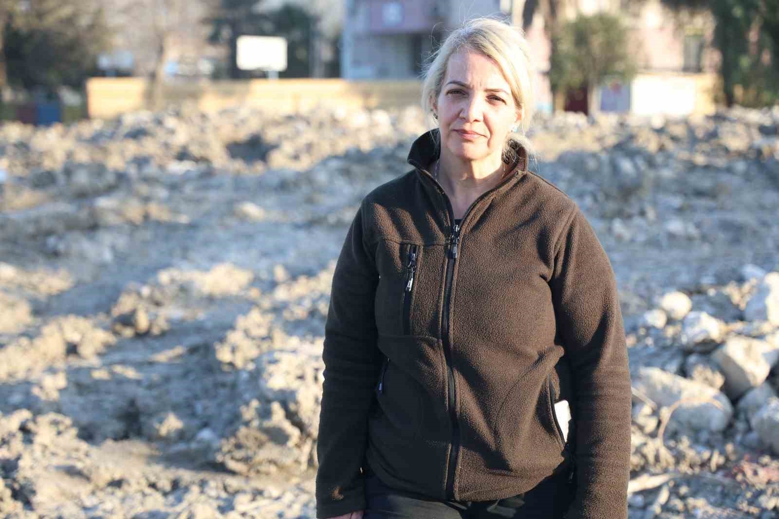 Asrın felaketinde evladı kucağında can veren annenin anlattıkları yürekleri burktu