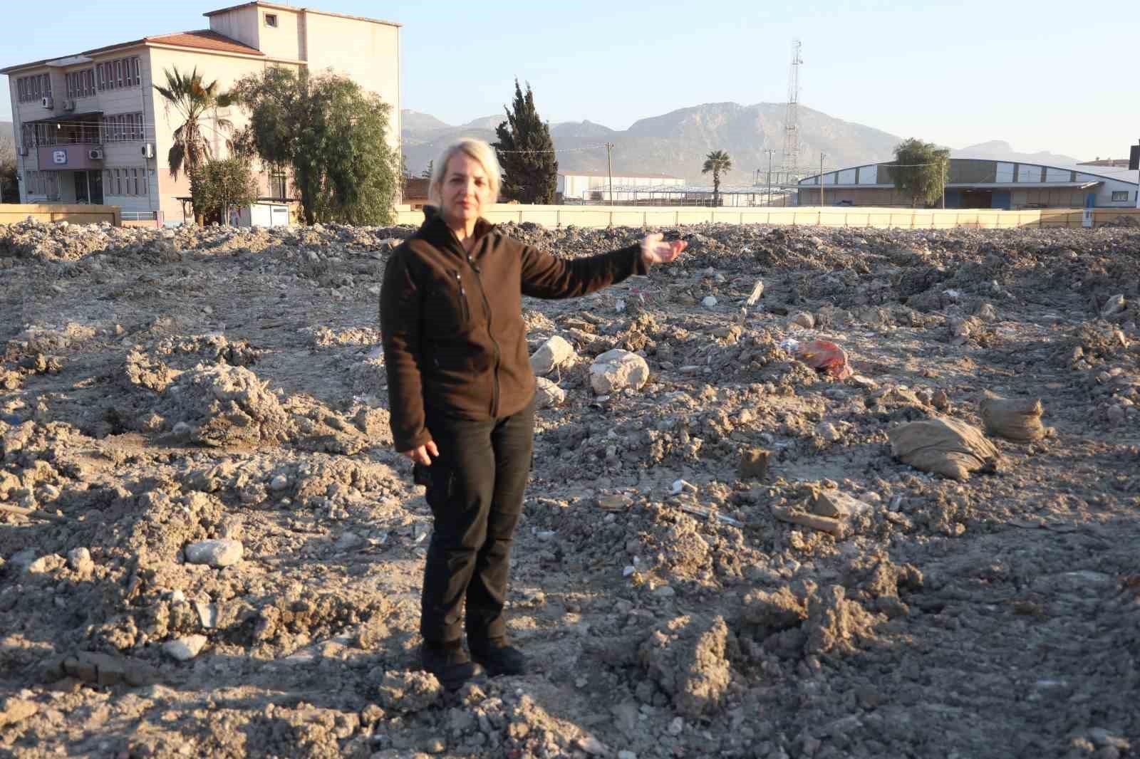 Asrın felaketinde evladı kucağında can veren annenin anlattıkları yürekleri burktu