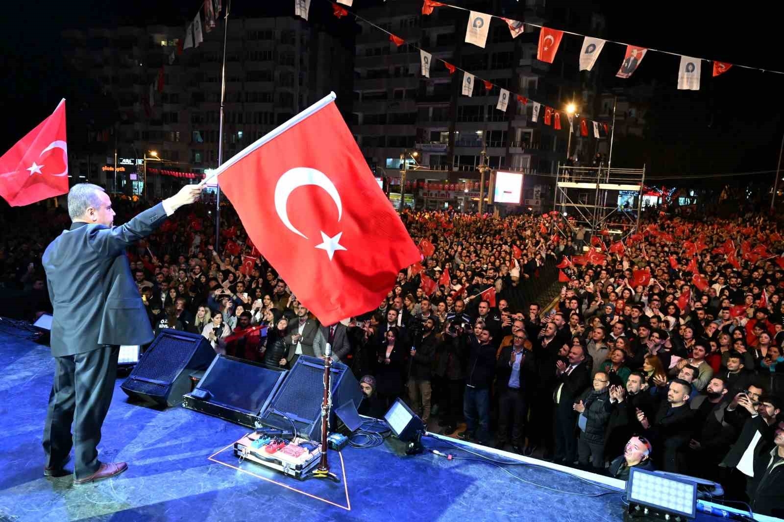 Ata'nın Antalya'ya gelişi Koray Avcı konseriyle kutlandı