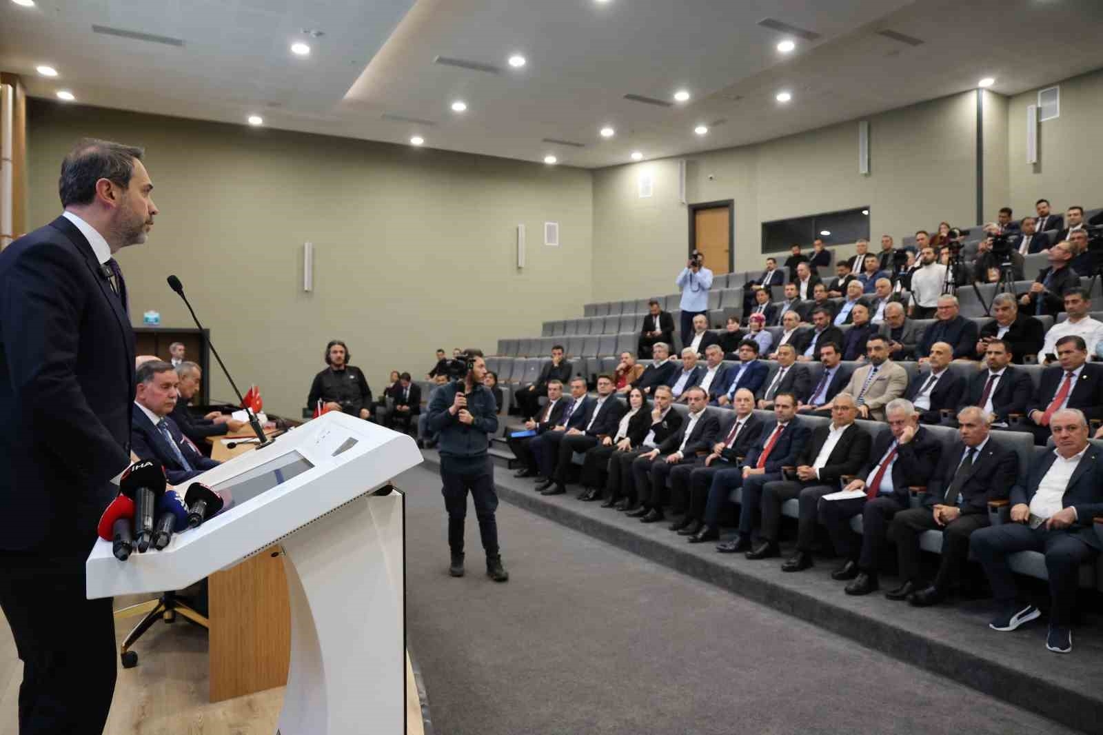 Bakan Bayraktar: "Türkiye enerjideki dışa bağımlılığını 30 yıla ortadan kaldıracak"