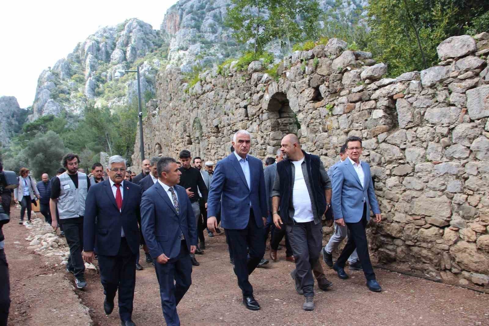 Bakan Ersoy: "2024 yılı hedefimiz ise 60 milyon turist ve 60 milyar dolar turizm geliri"