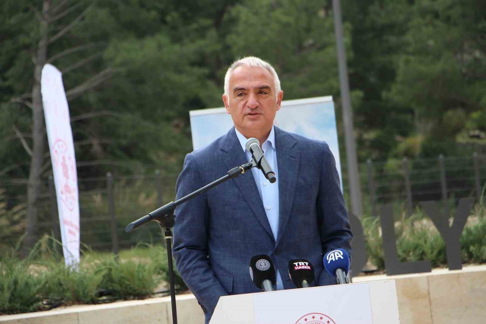 Bakan Ersoy: "2024 yılı hedefimiz ise 60 milyon turist ve 60 milyar dolar turizm geliri"