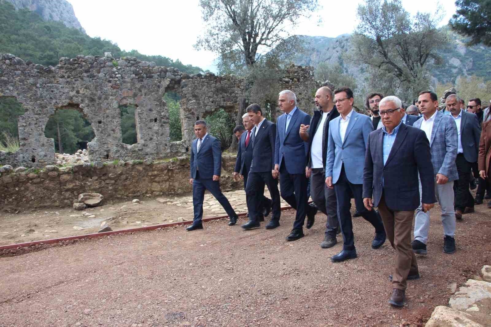 Bakan Ersoy: "2024 yılı hedefimiz ise 60 milyon turist ve 60 milyar dolar turizm geliri"