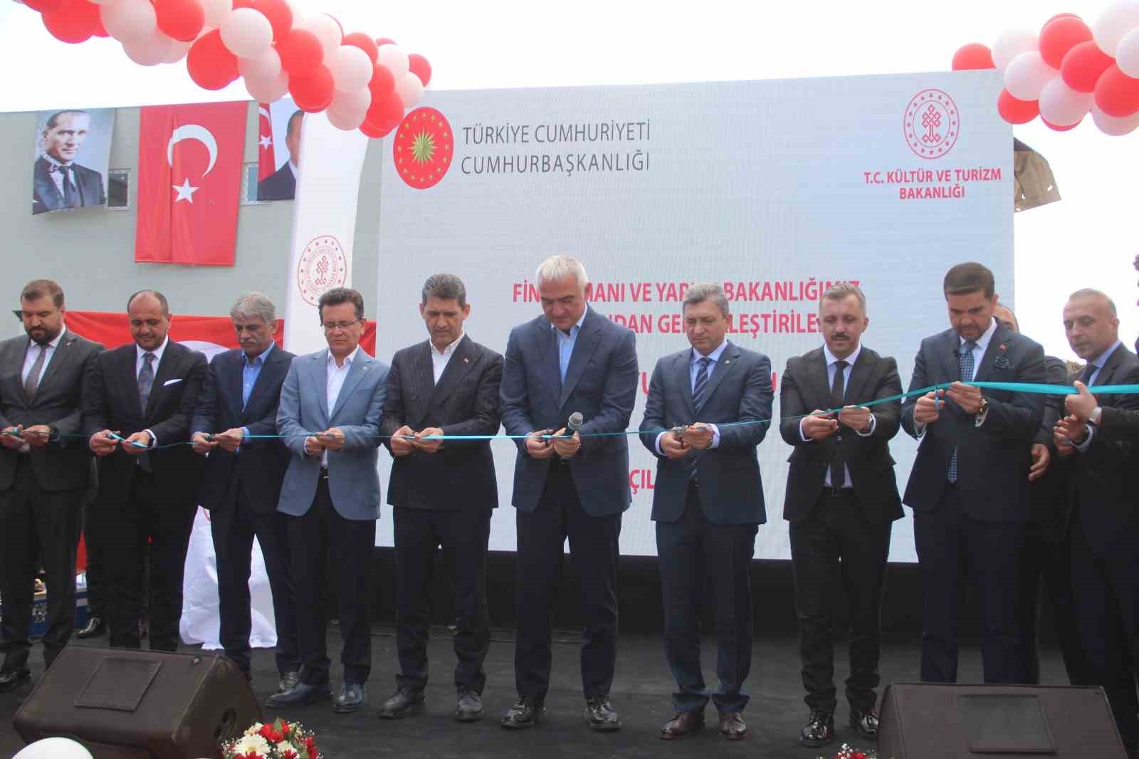 Bakan Ersoy: "Kemer'in 50 yıl süreyle atık su sorununu çözüldü"