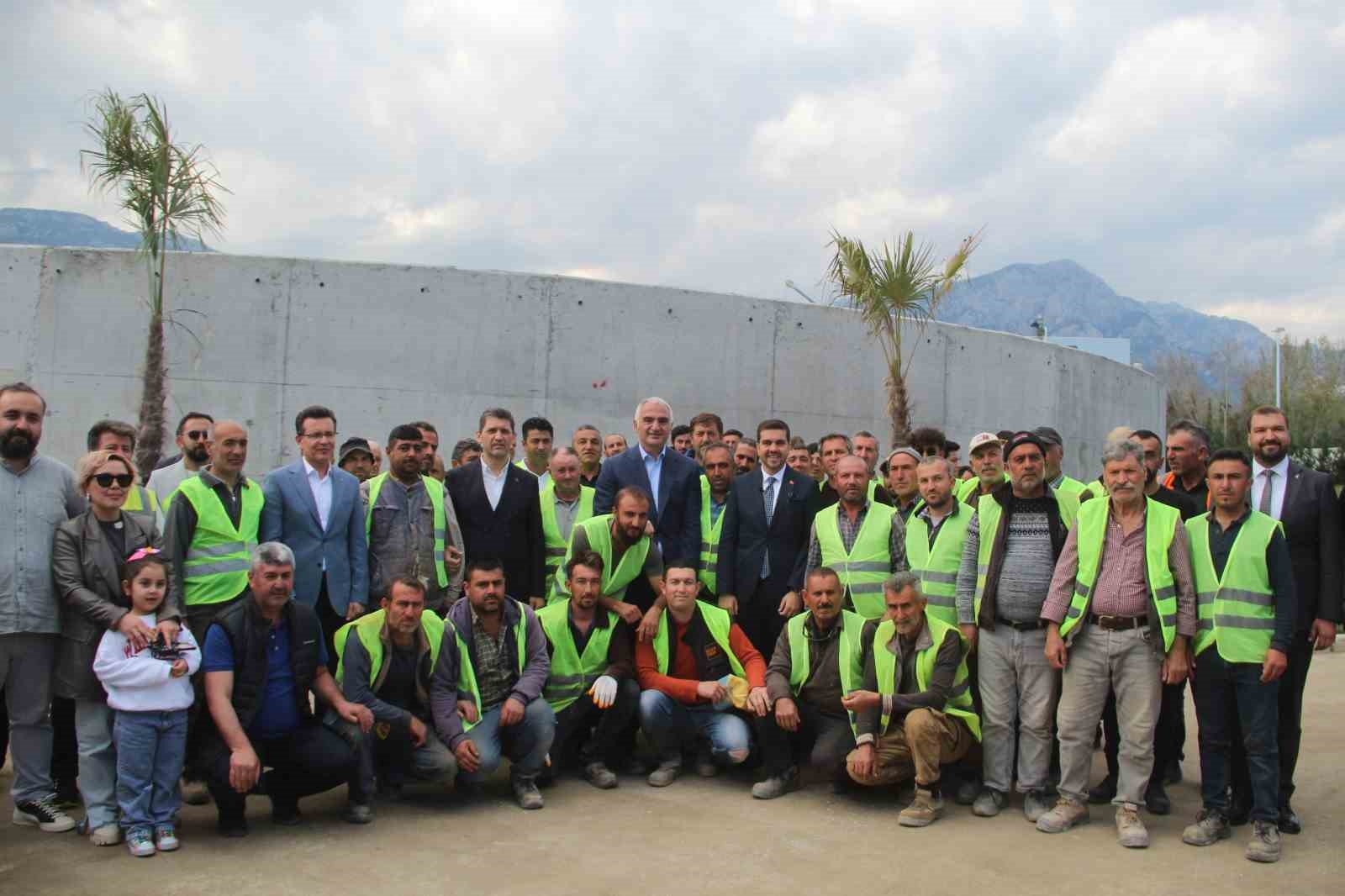 Bakan Ersoy: "Kemer'in 50 yıl süreyle atık su sorununu çözüldü"