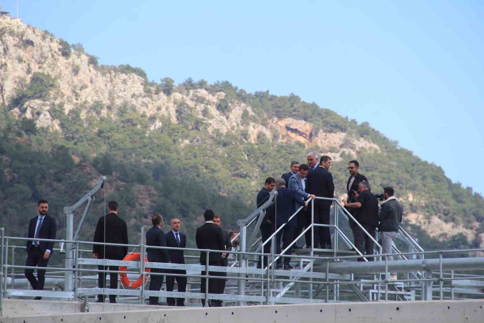 Bakan Ersoy: "Kemer'in 50 yıl süreyle atık su sorununu çözüldü"