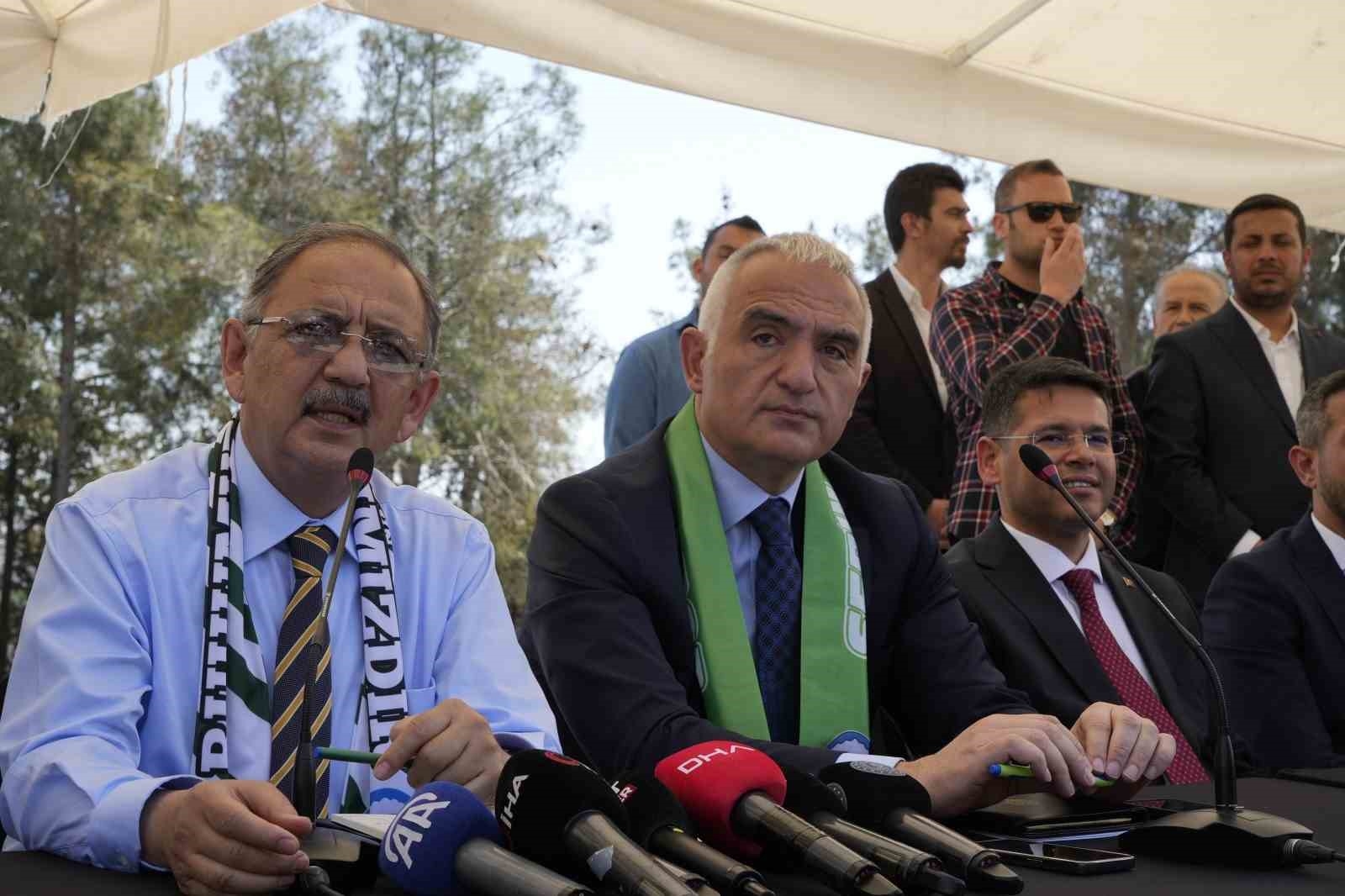 Bakan Özhaseki: "Bu işin tek şartı var büyükşehirde ve Serik'te elimizi ayağımızı kırmayın"
