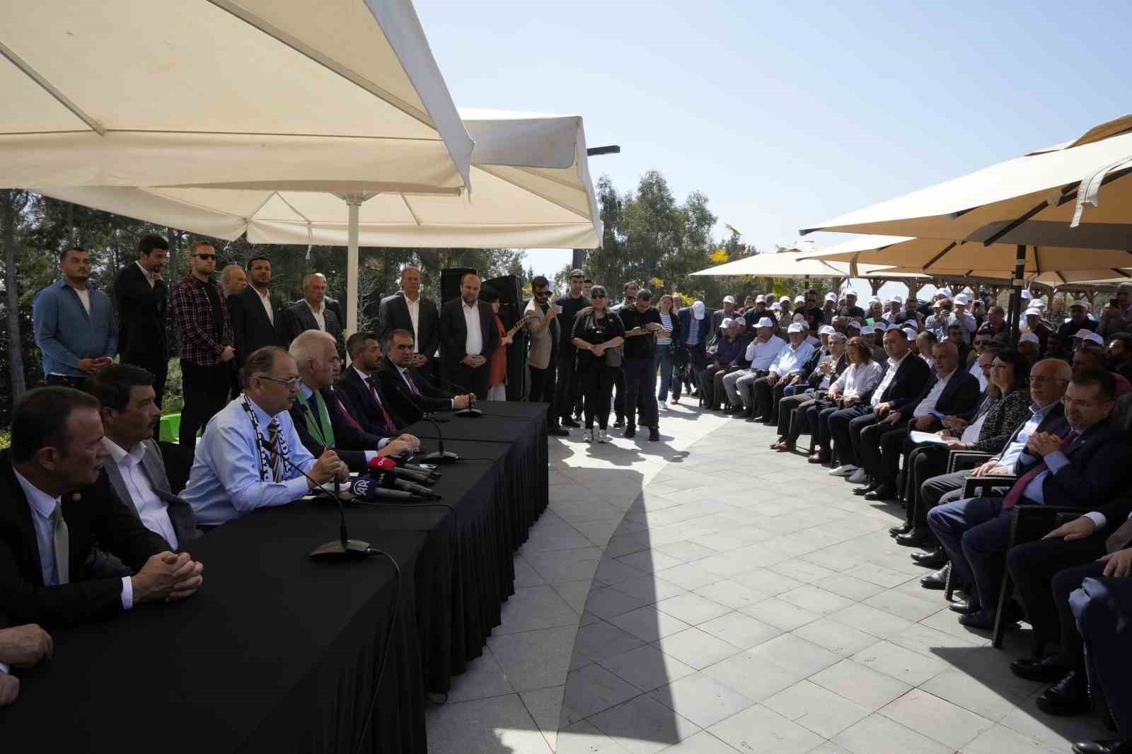 Bakan Özhaseki: "Bu işin tek şartı var büyükşehirde ve Serik'te elimizi ayağımızı kırmayın"