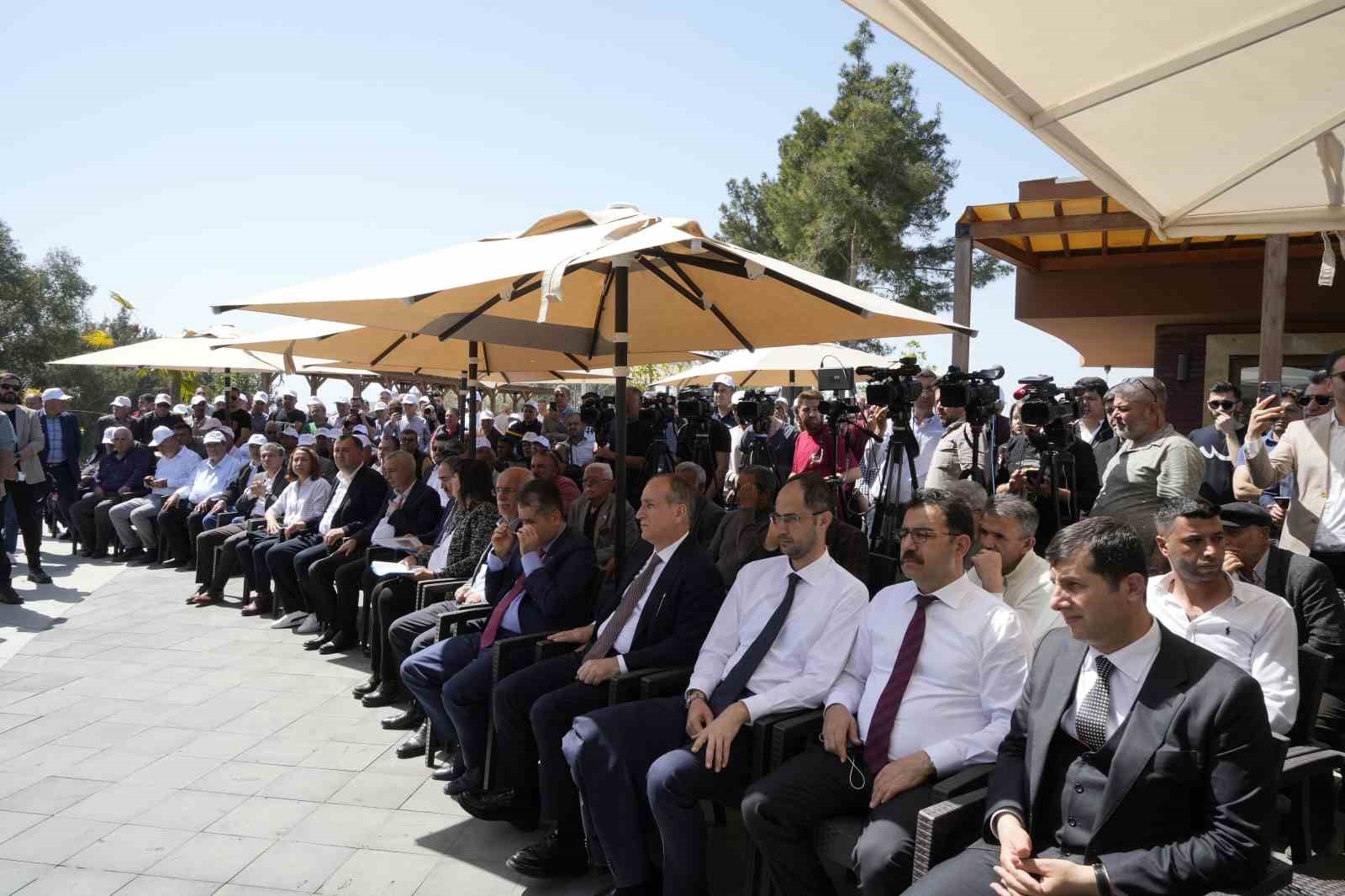 Bakan Özhaseki: "Bu işin tek şartı var büyükşehirde ve Serik'te elimizi ayağımızı kırmayın"