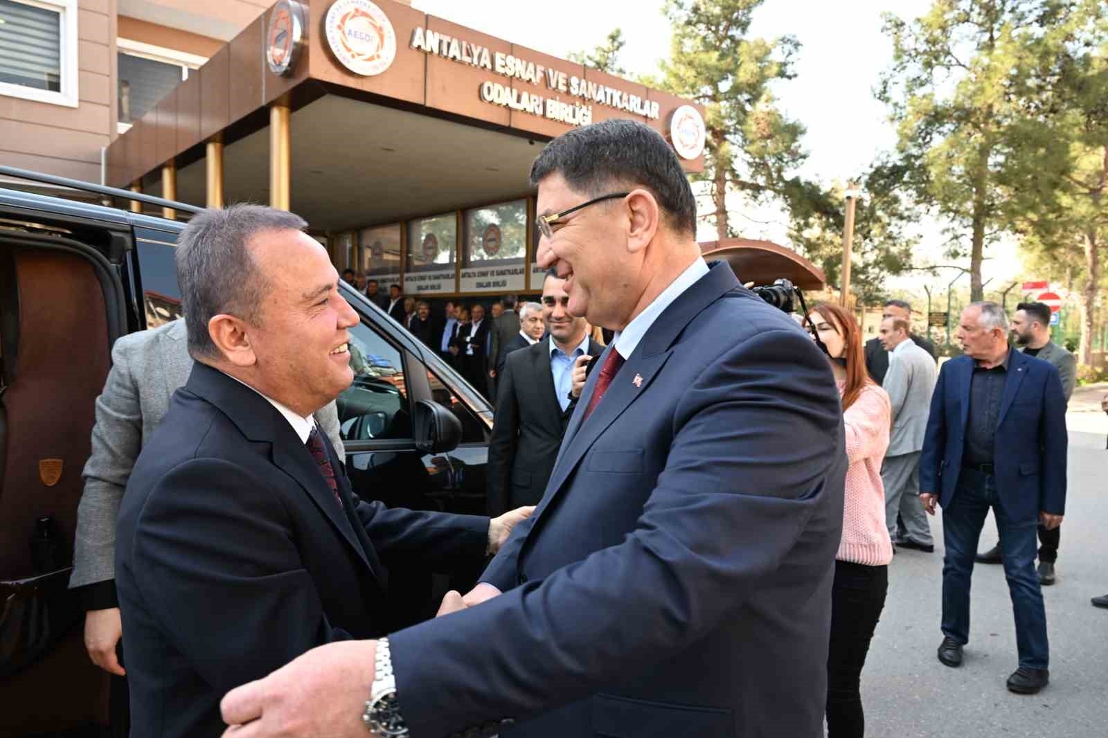 Başkan Böcek: "Büyükşehir Esnaf Daire Başkanlığı kuracağız"