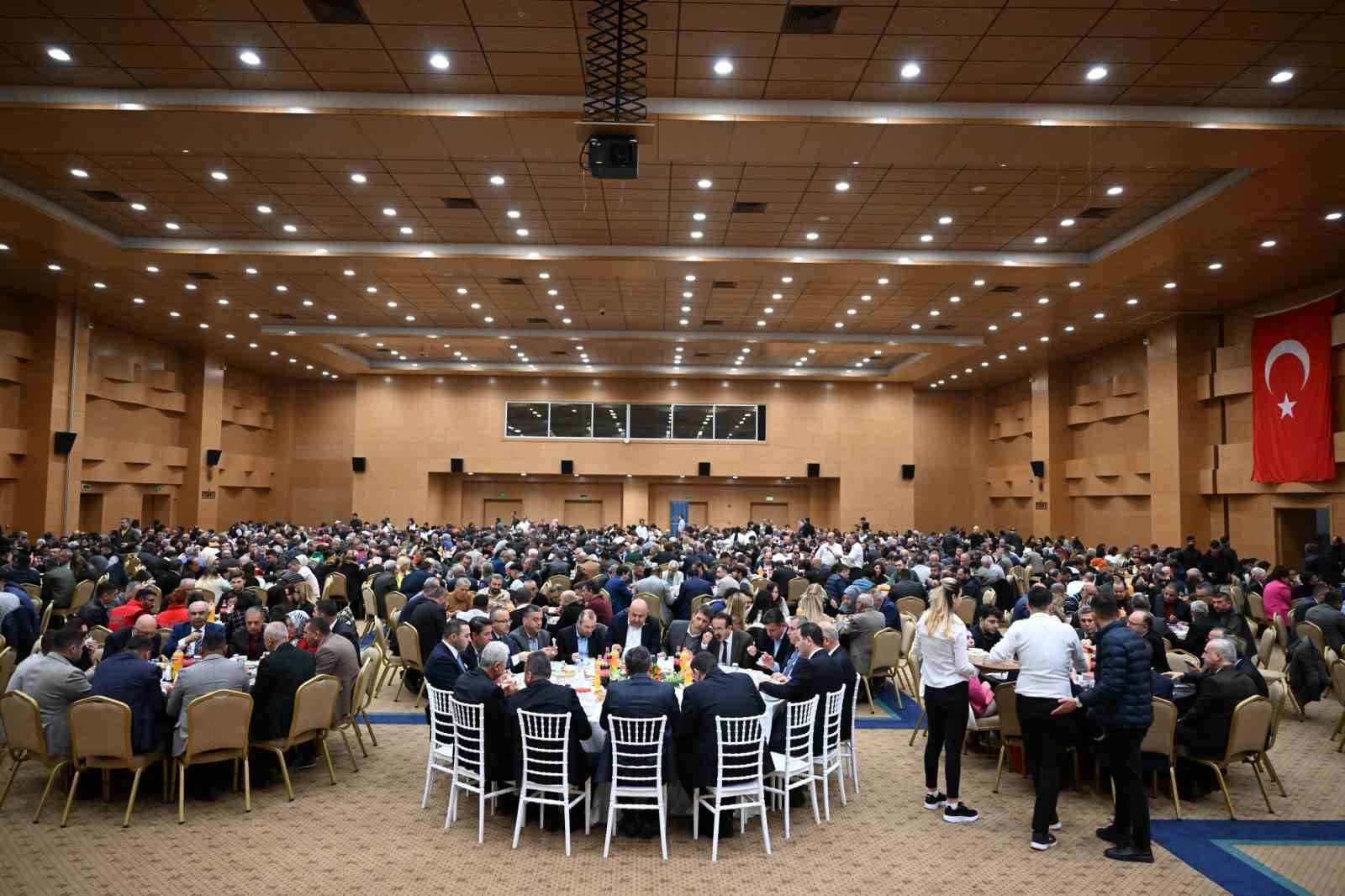 Başkan Böcek iftarını Konyaaltı'nda esnaf sofrasında yaptı